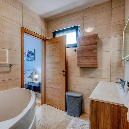 Kalipso By Interhome